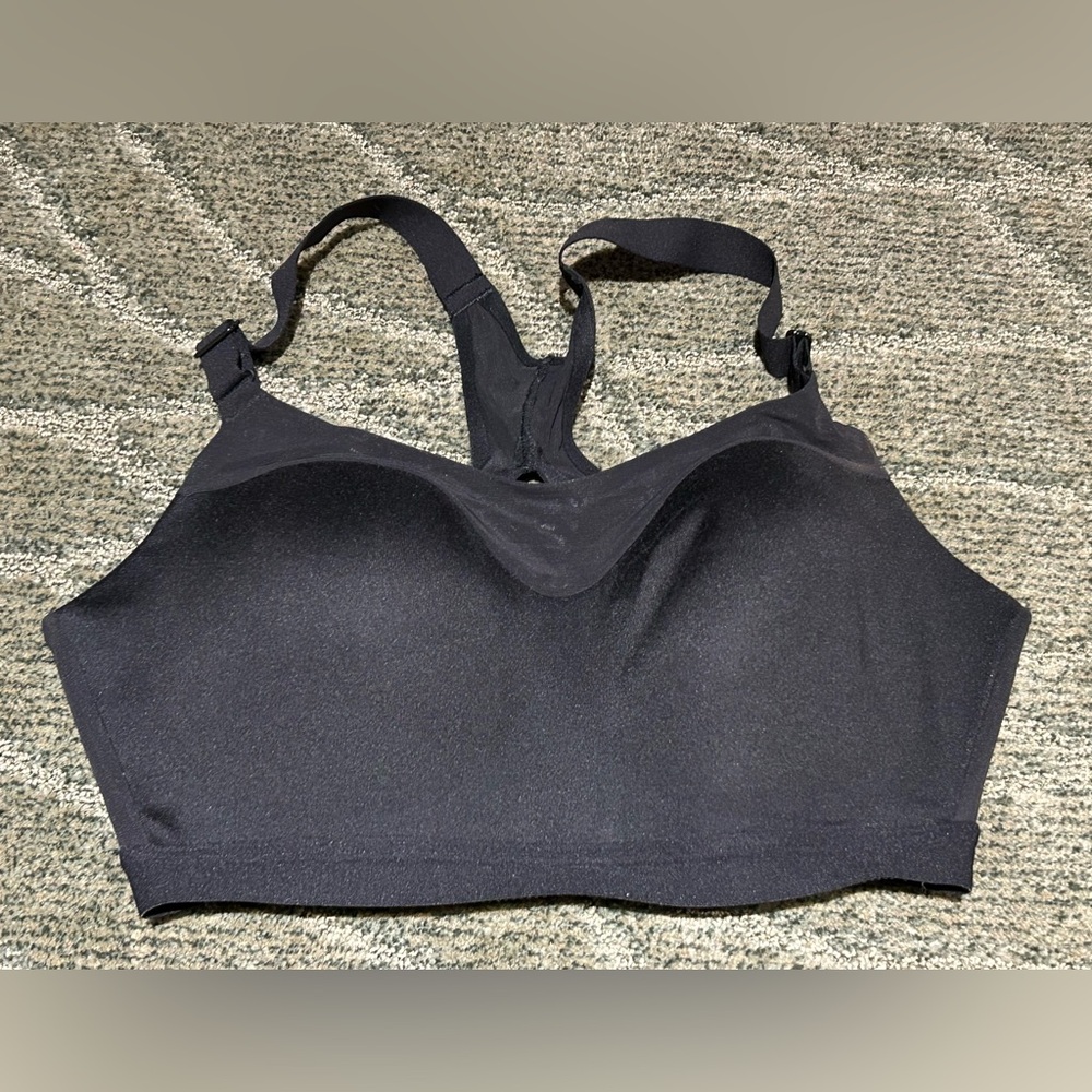 On point Victoria’s Secret black 32DDD(F) wireless bra